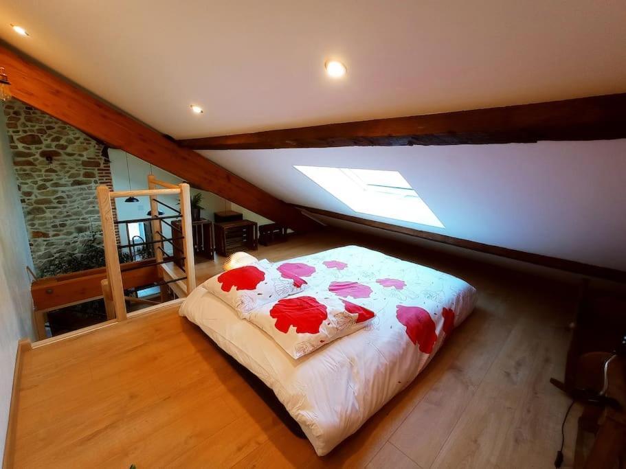 La Grange de Marie à St Angel - Magnifique Grange Rénovée en loft pour 1 à 6 pers Vila Saint-Angel  Exterior foto