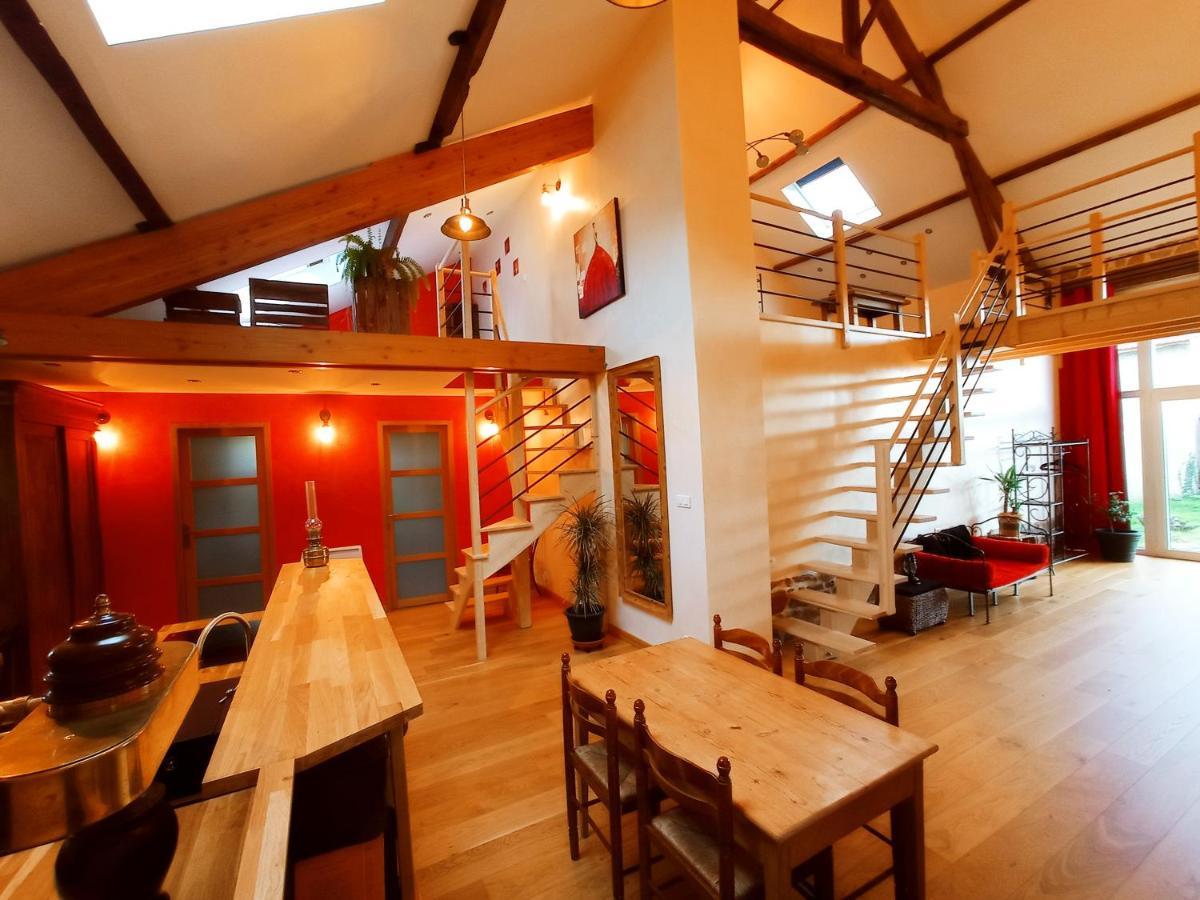La Grange de Marie à St Angel - Magnifique Grange Rénovée en loft pour 1 à 6 pers Vila Saint-Angel  Exterior foto